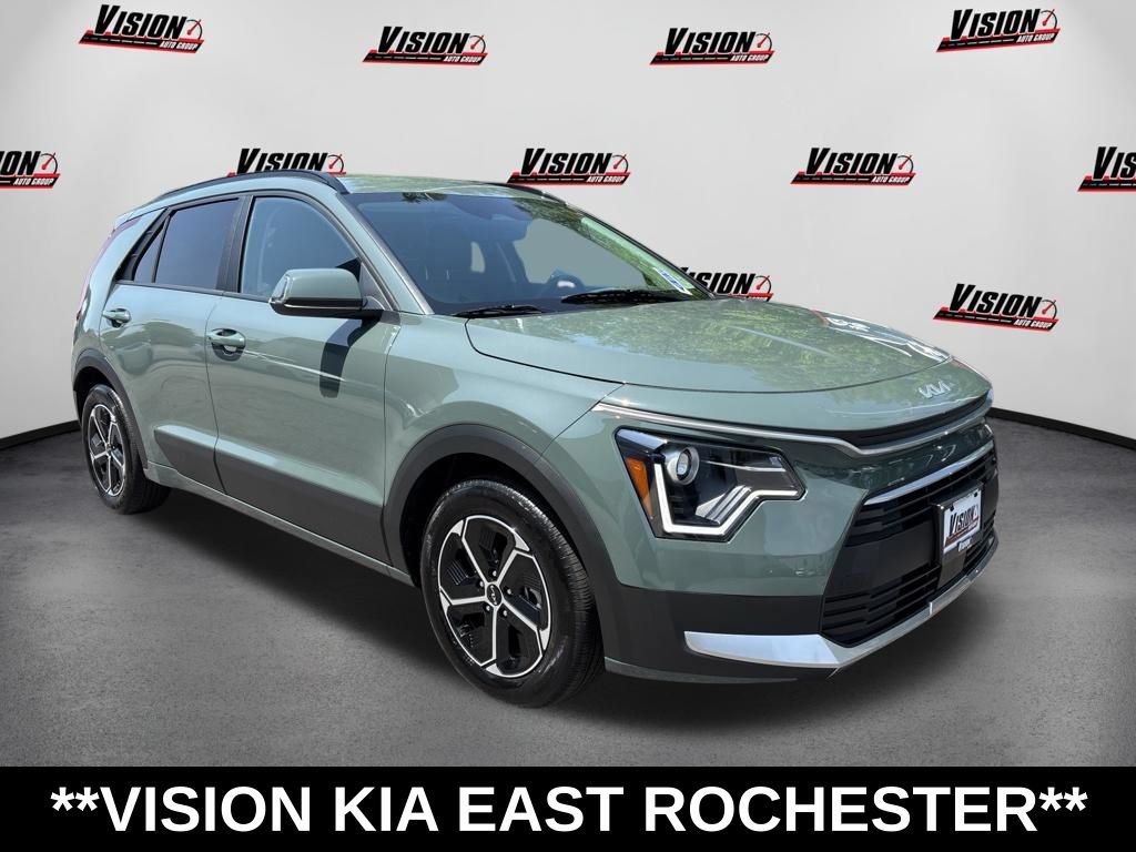 Used 2025 Kia Niro EX w/ EX Cold Weather Package FWD image 3