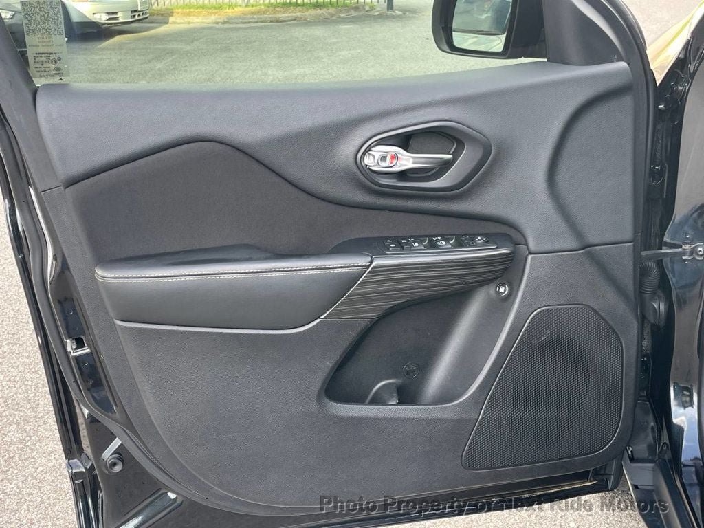 Used 2014 Jeep Cherokee Latitude FWD image 23