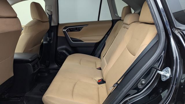 Used 2020 Toyota RAV4 LE image 12