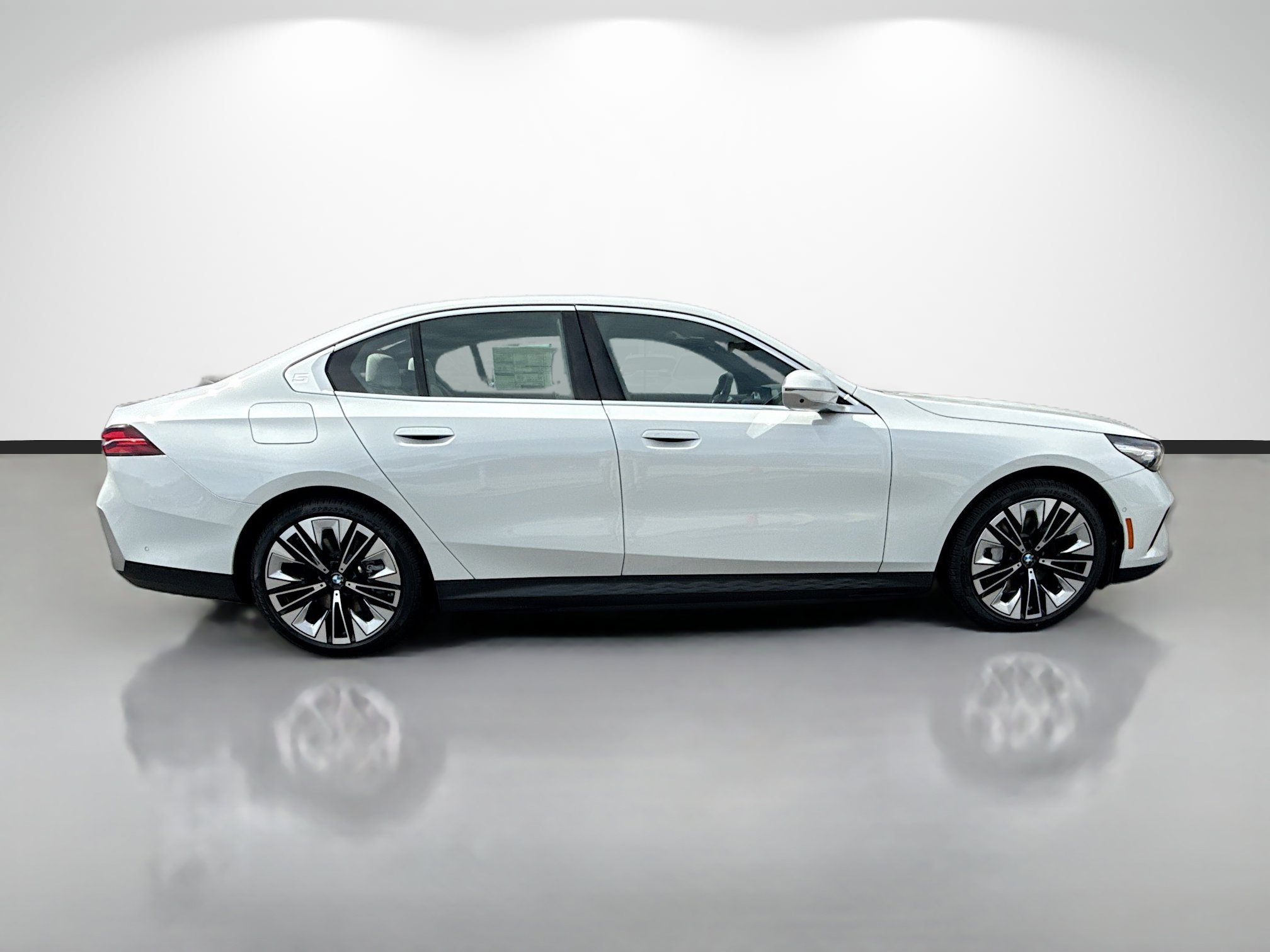 New 2027 BMW i5 xDrive40 AWD/4WD image 2
