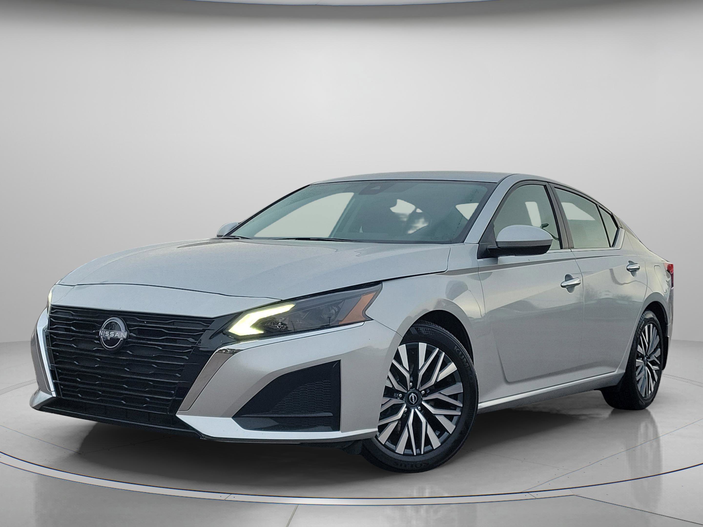 Certified 2024 Nissan Altima 2.5 SV w/ SV Premium Package image 2