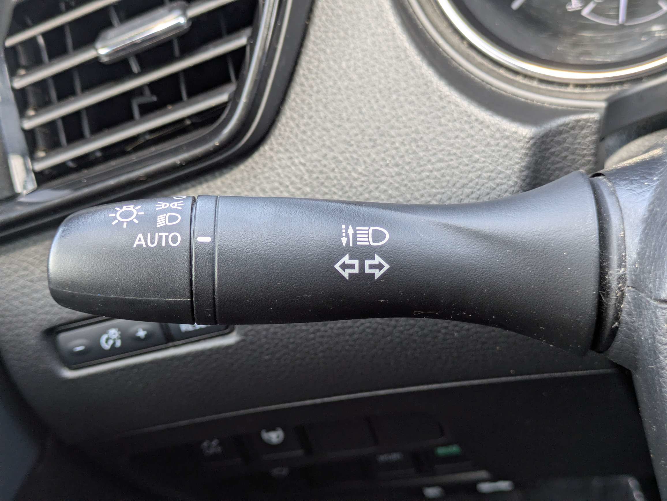 Used 2022 Nissan Rogue Sport SL FWD image 16