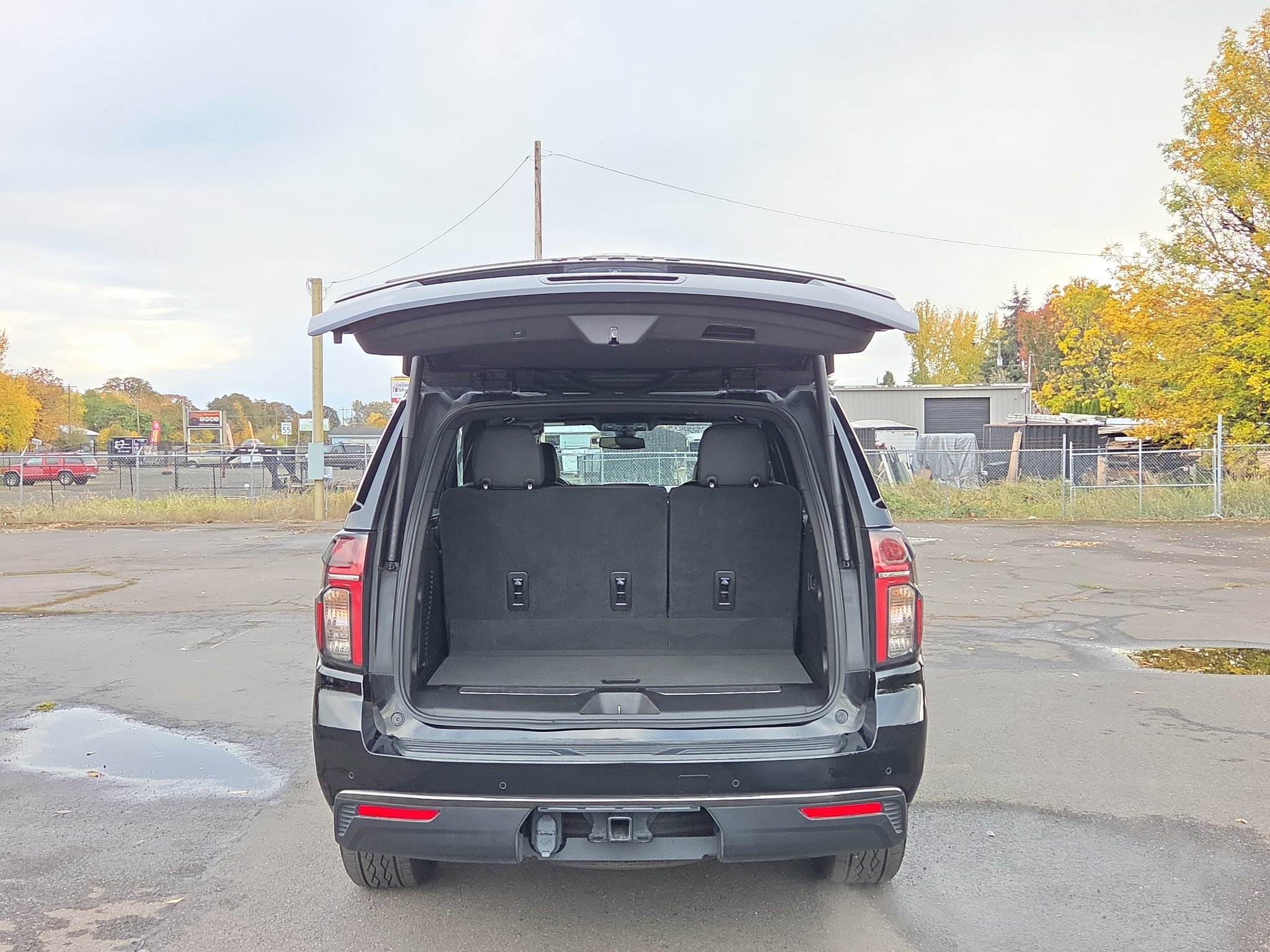 Used 2022 Chevrolet Tahoe Z71 w/ Luxury Package AWD/4WD image 15