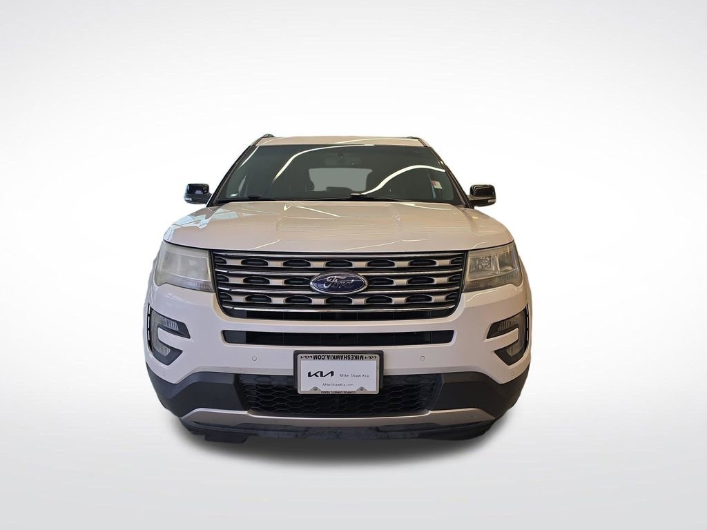 Used 2017 Ford Explorer XLT w/ Equipment Group 202A FWD image 12