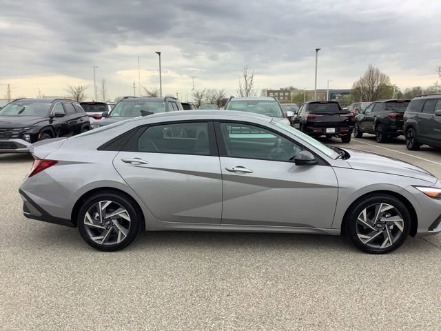 Certified 2025 Hyundai Elantra Sport w/ Cargo Package FWD image 4
