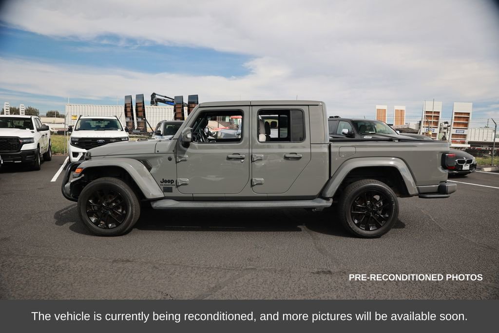 Used 2022 Jeep Gladiator Overland image 2