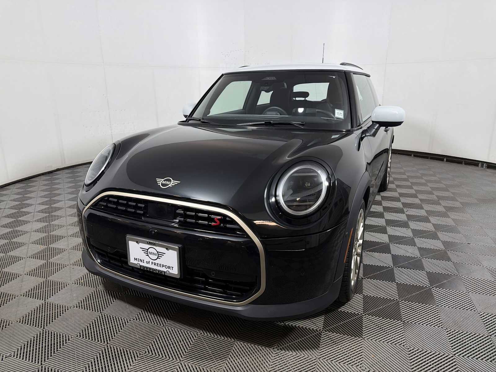 Certified 2025 MINI Cooper S image 3