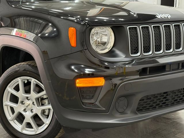 Used 2023 Jeep Renegade Latitude AWD/4WD image 39
