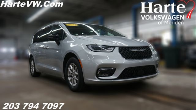 Used 2024 Chrysler Pacifica Touring-L