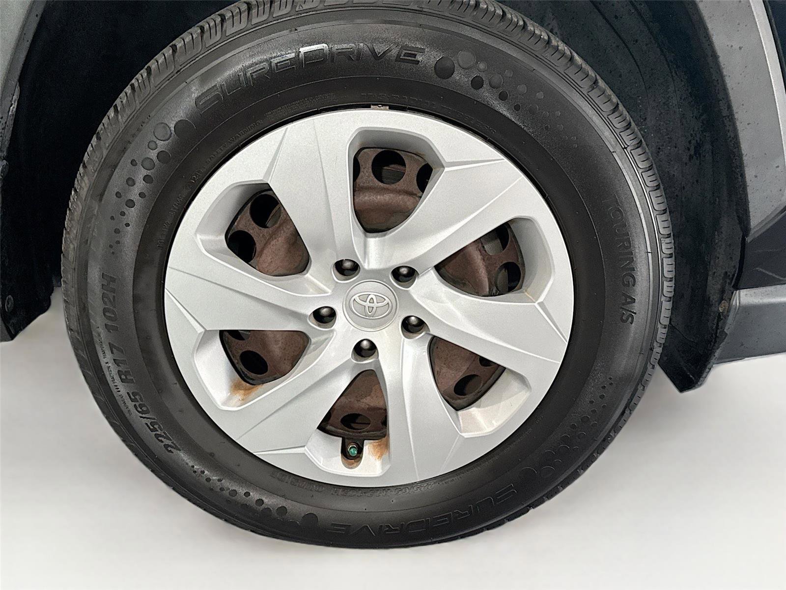 Used 2019 Toyota RAV4 LE image 31