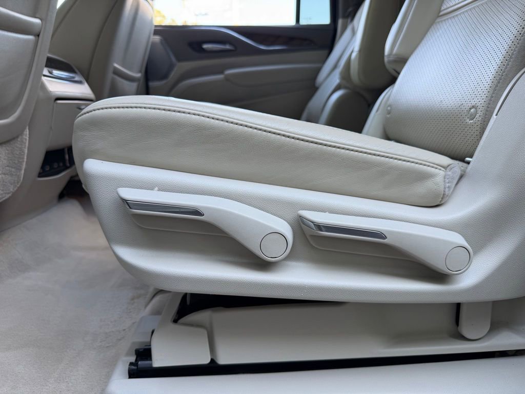 Used 2021 Cadillac Escalade ESV Sport Platinum AWD/4WD image 33