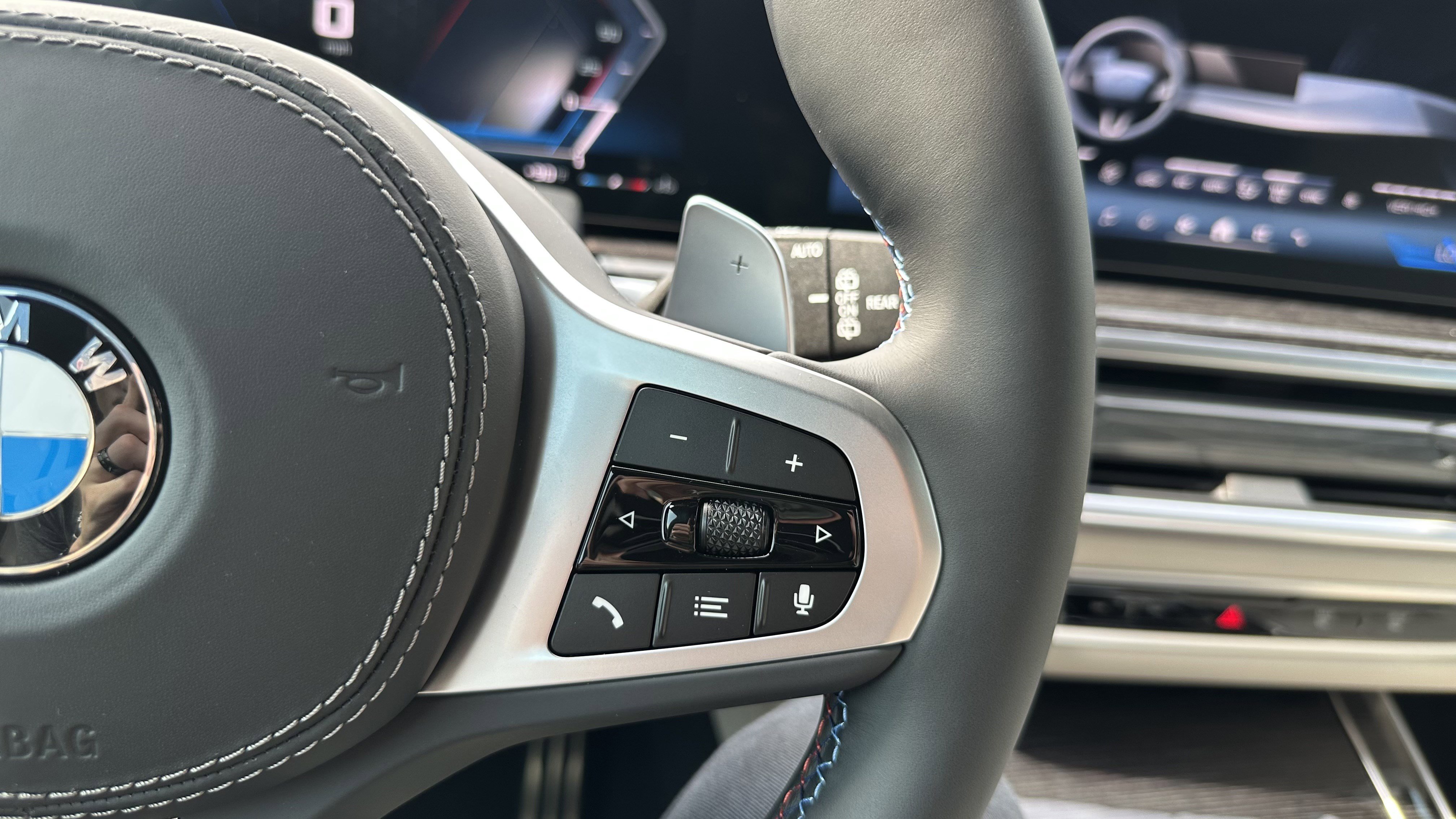 Used 2026 BMW X5 M60i w/ Executive Package image 18