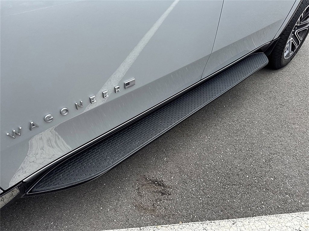 Used 2023 Jeep Wagoneer L Series II image 36