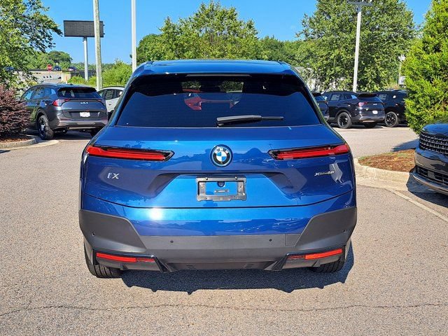 Used 2025 BMW iX xDrive50 w/ Premium Package AWD/4WD image 6