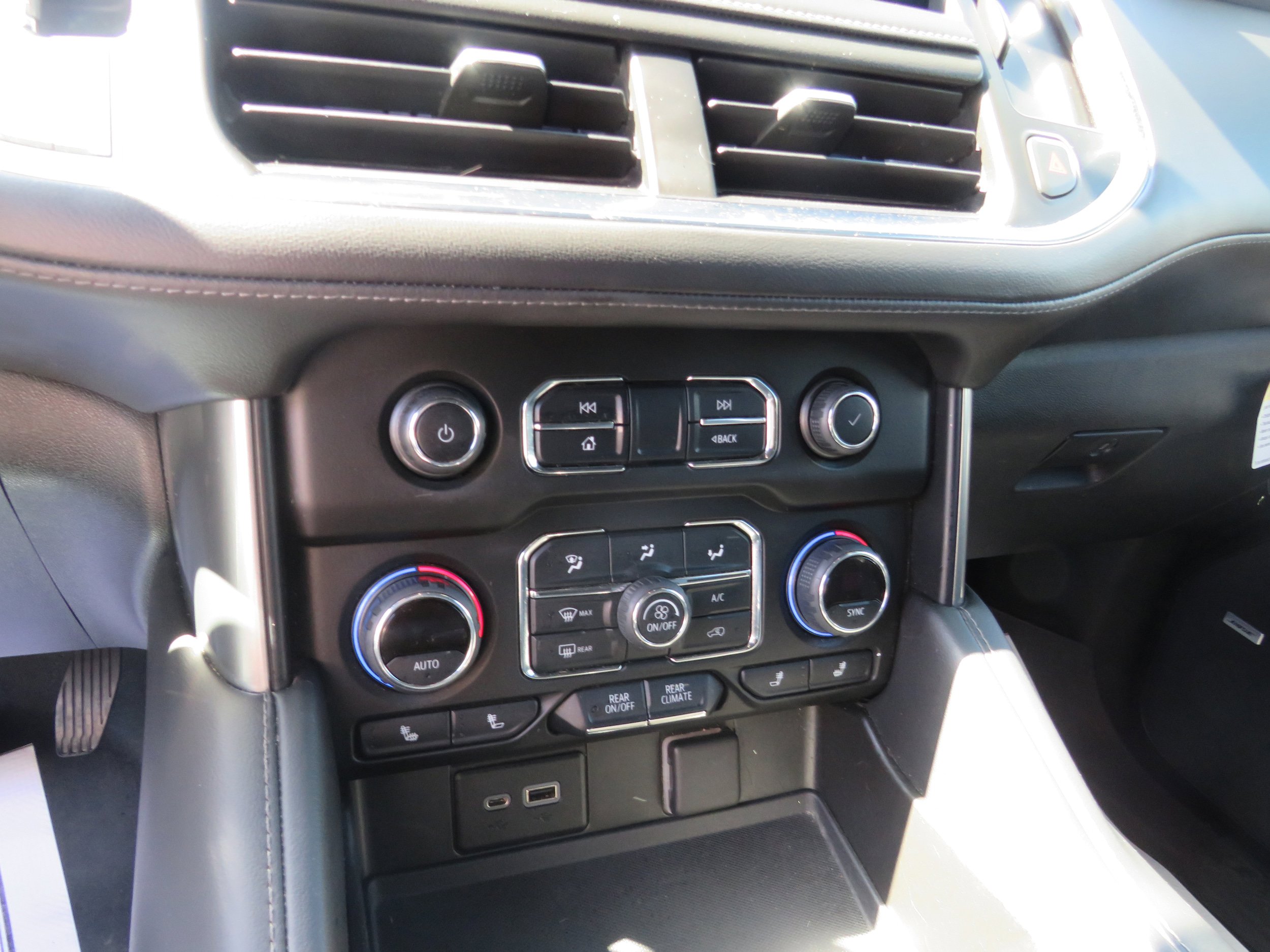 Used 2022 Chevrolet Tahoe LT AWD/4WD image 12