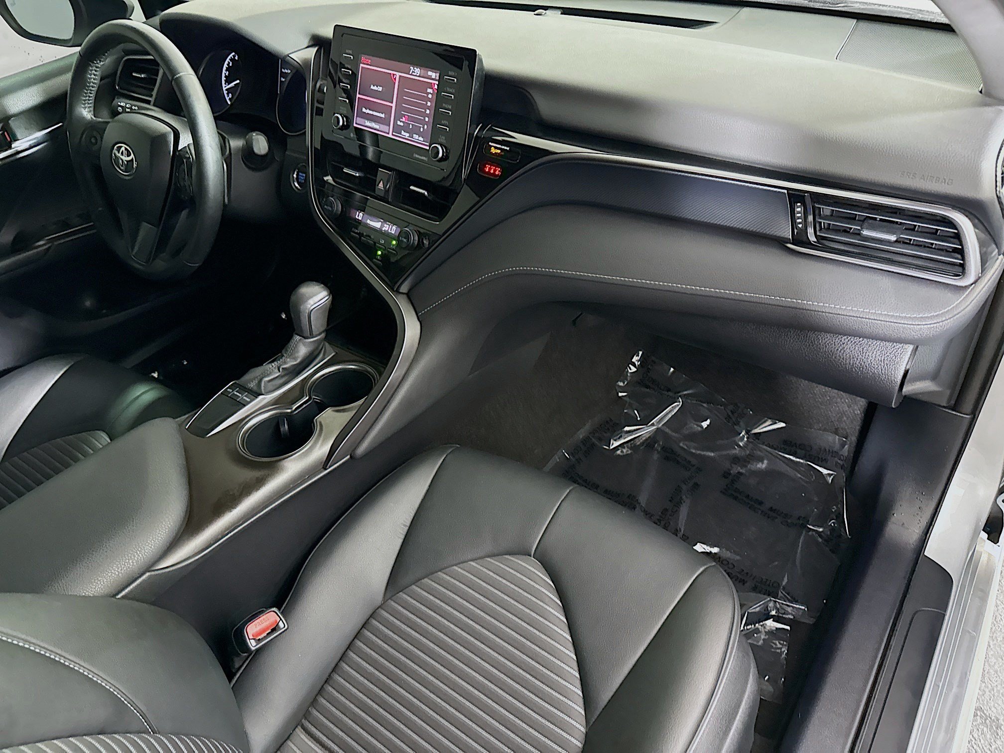 Used 2022 Toyota Camry SE w/ Convenience Package FWD image 30