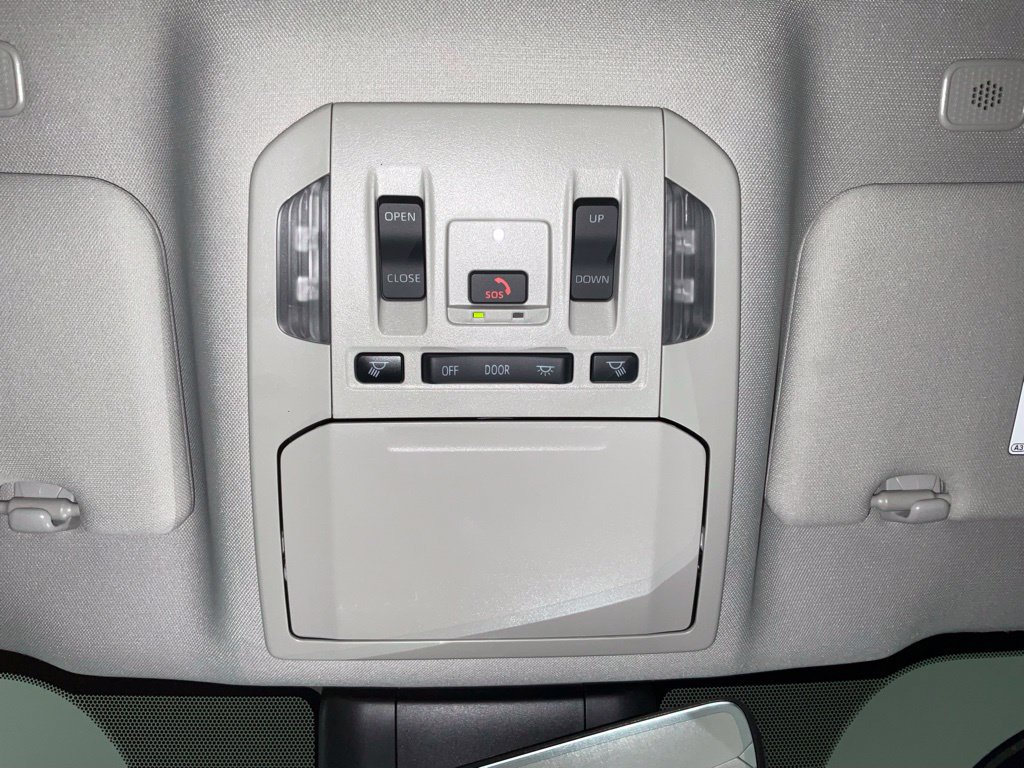 Used 2025 Toyota Highlander XLE FWD image 24