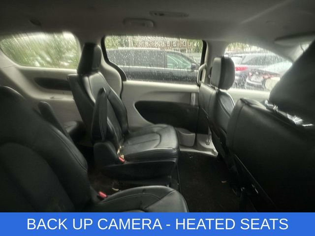 Used 2023 Chrysler Pacifica Touring-L FWD image 3