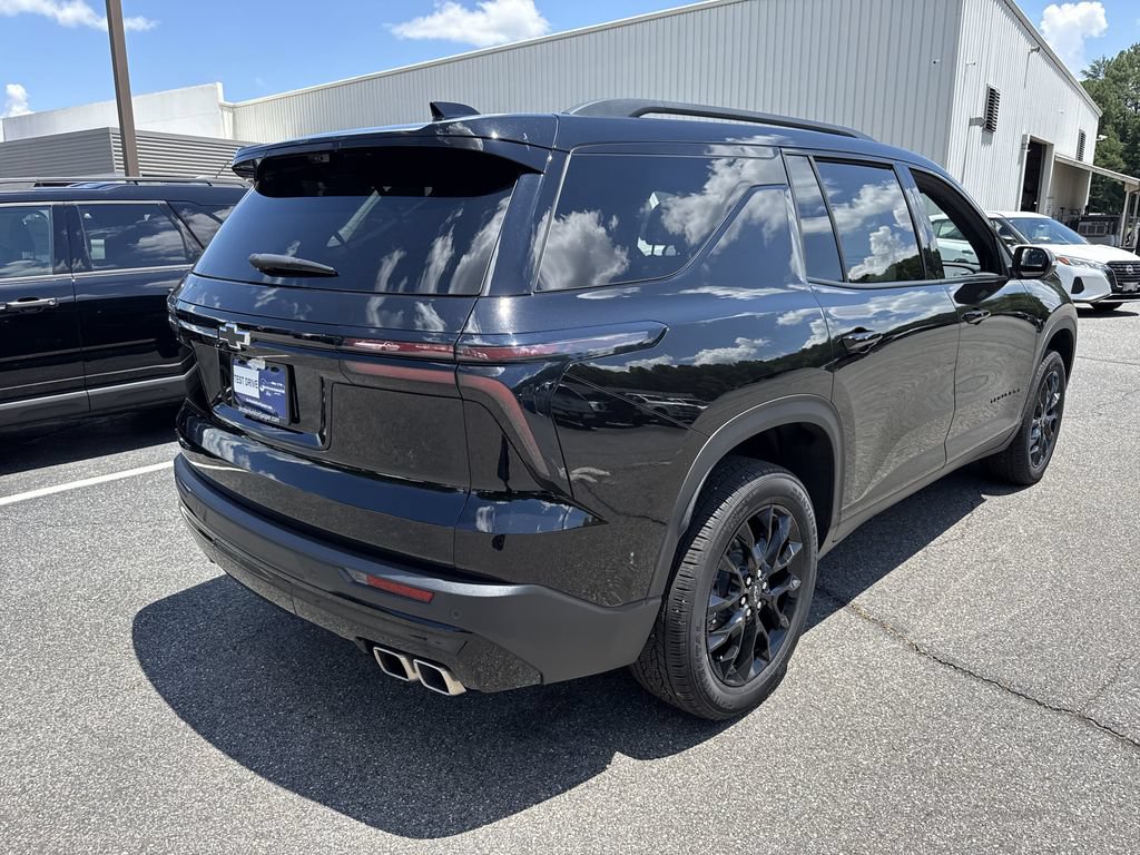 Used 2026 Chevrolet Traverse LT w/ Midnight/Sport Edition FWD image 7