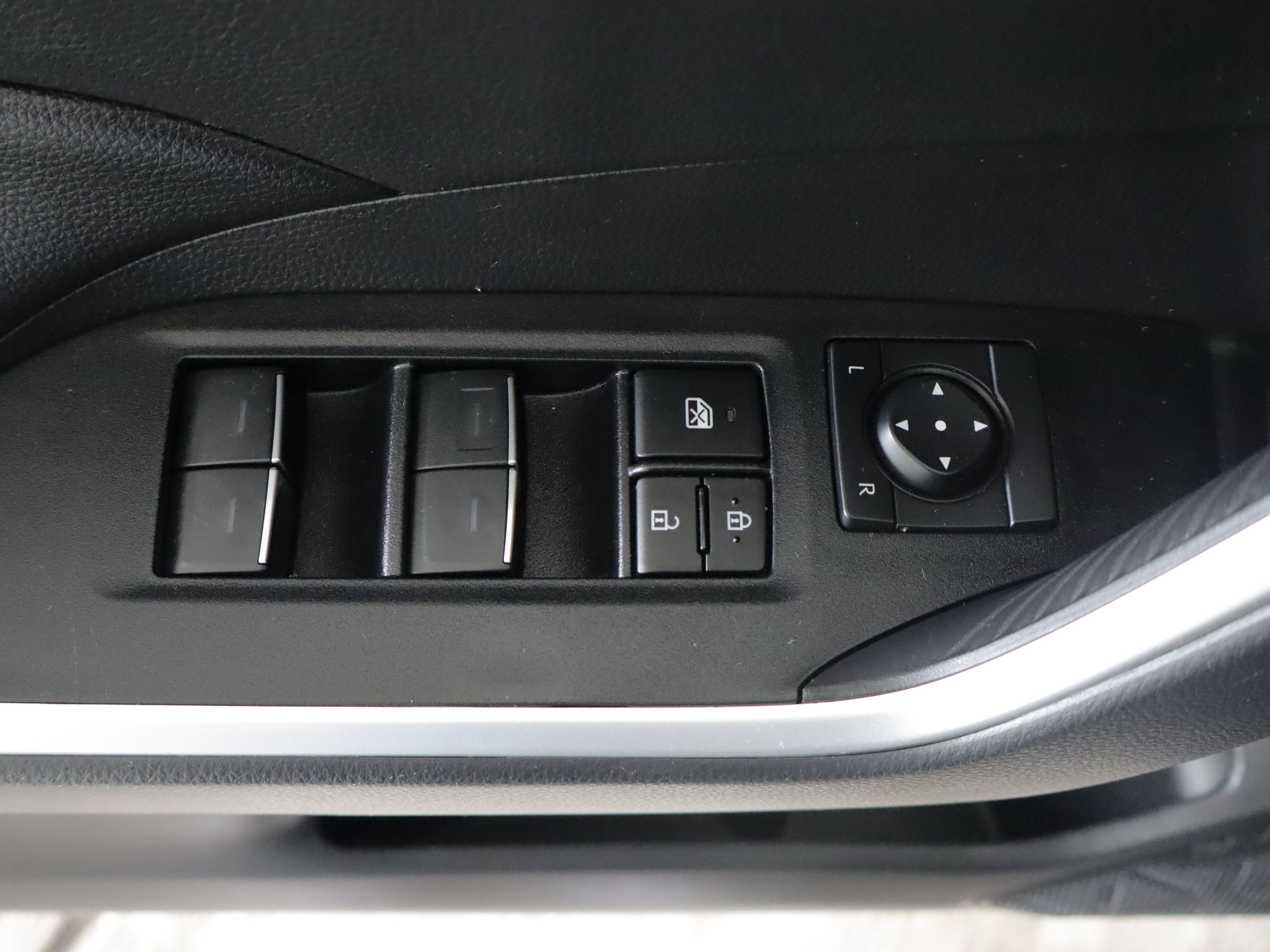 Used 2023 Toyota RAV4 XLE w/ Convenience Package AWD/4WD image 12