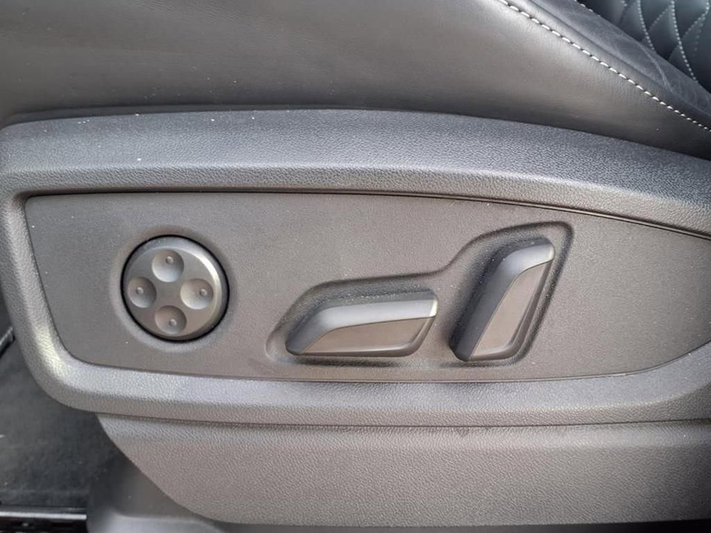 Used 2024 Audi SQ5 Prestige w/ Prestige Package image 10