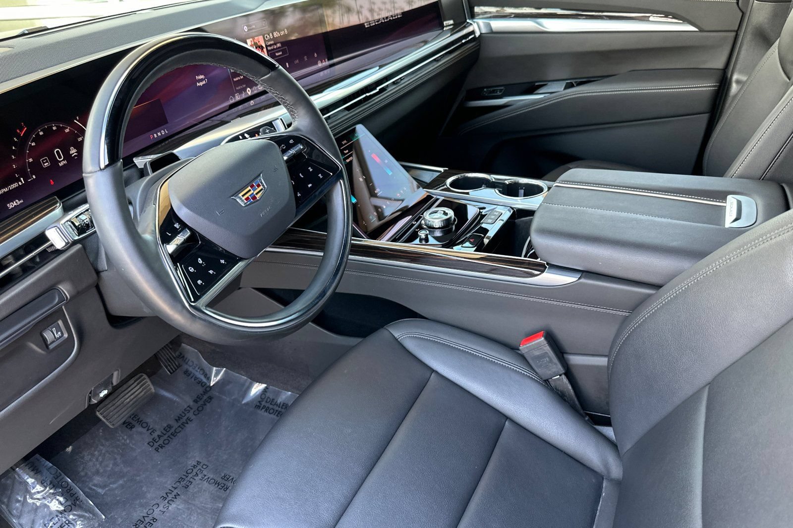 Used 2025 Cadillac Escalade Luxury w/ LPO, Floor Liner Package RWD image 11