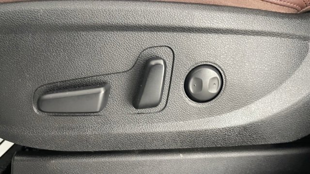 Used 2023 Kia Telluride EX w/ EX Captain's Chair Package image 35