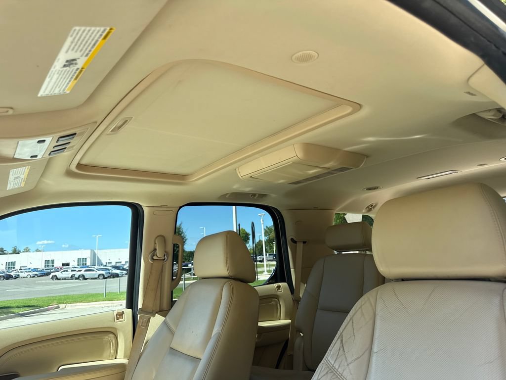 Used 2007 Cadillac Escalade AWD w/ Information Package image 30