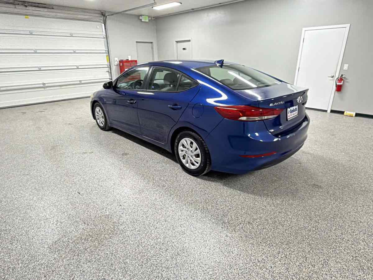 Used 2017 Hyundai Elantra SE FWD image 5