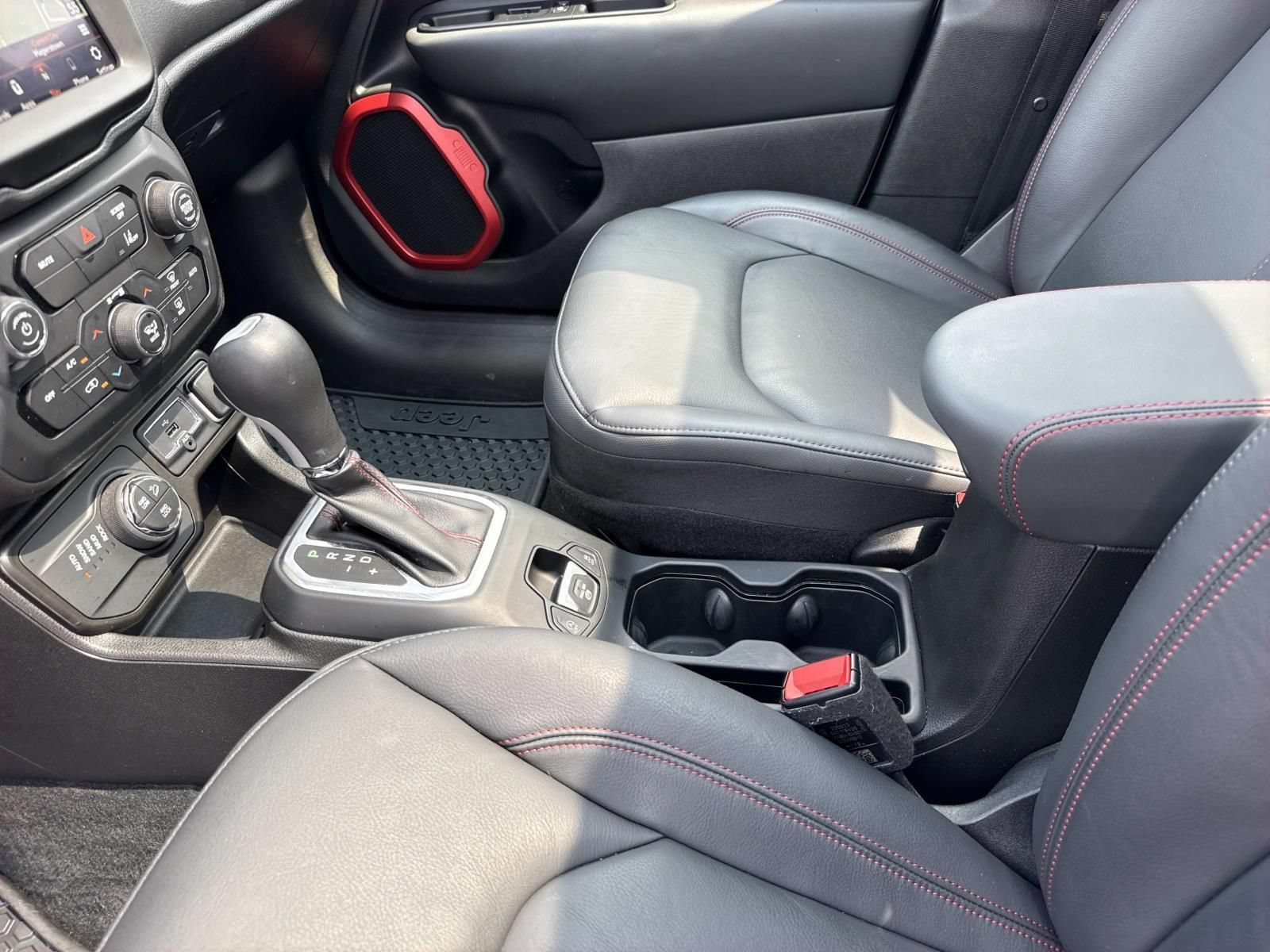 Used 2023 Jeep Renegade Trailhawk AWD/4WD image 21