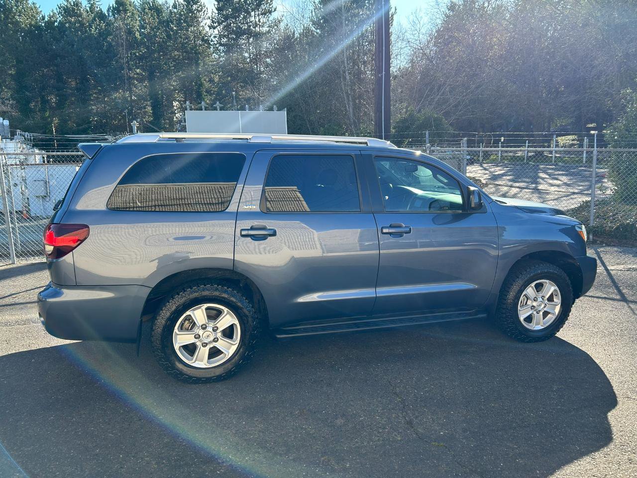 Used 2018 Toyota Sequoia SR5 w/ Premium Package AWD/4WD image 4