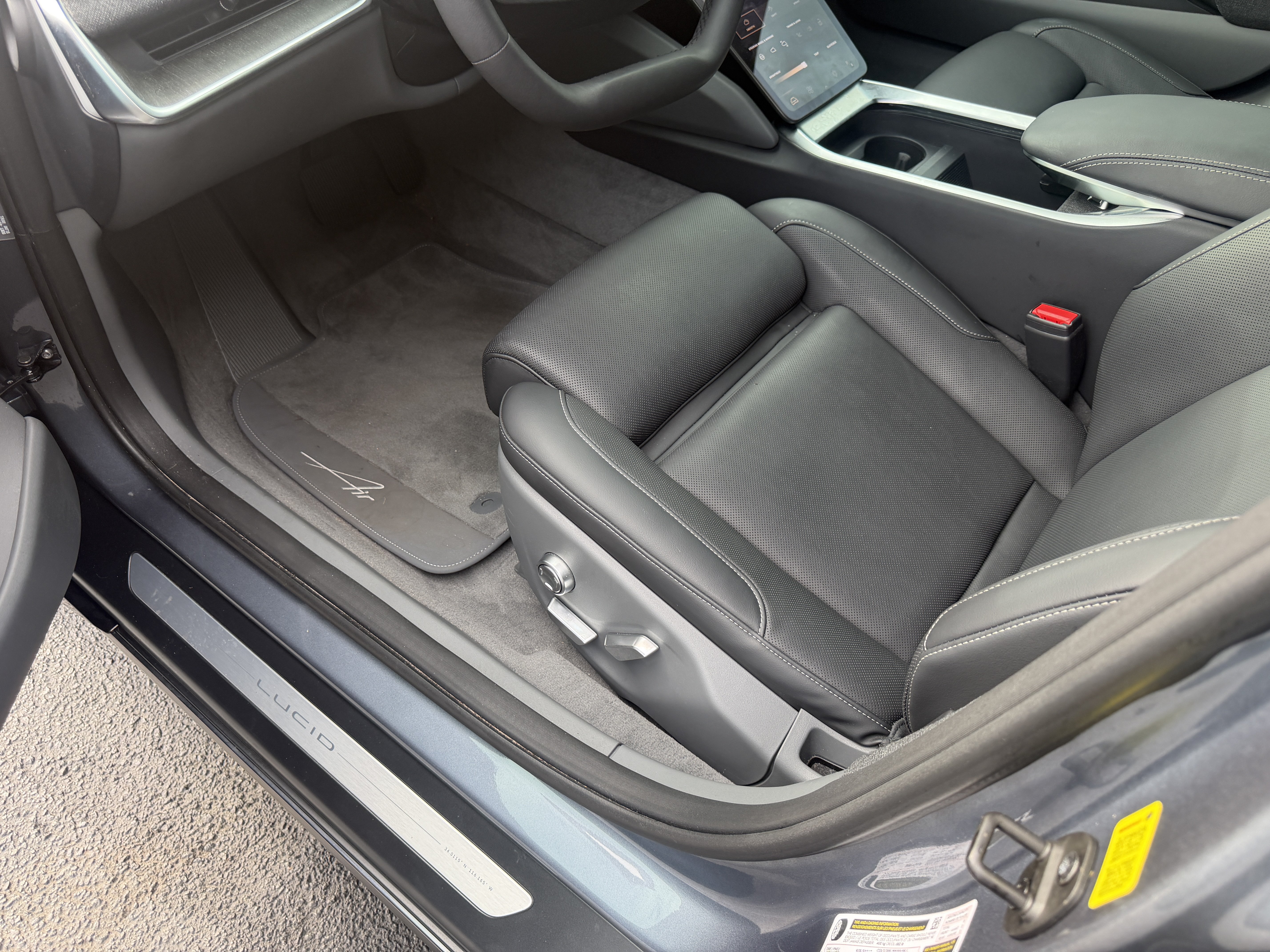 Used 2025 Lucid Air Pure RWD image 13