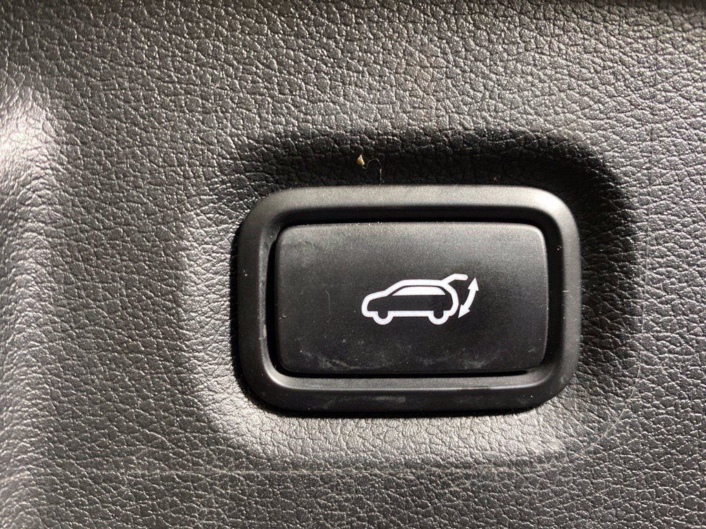 Used 2020 Hyundai Santa Fe Limited AWD/4WD image 30