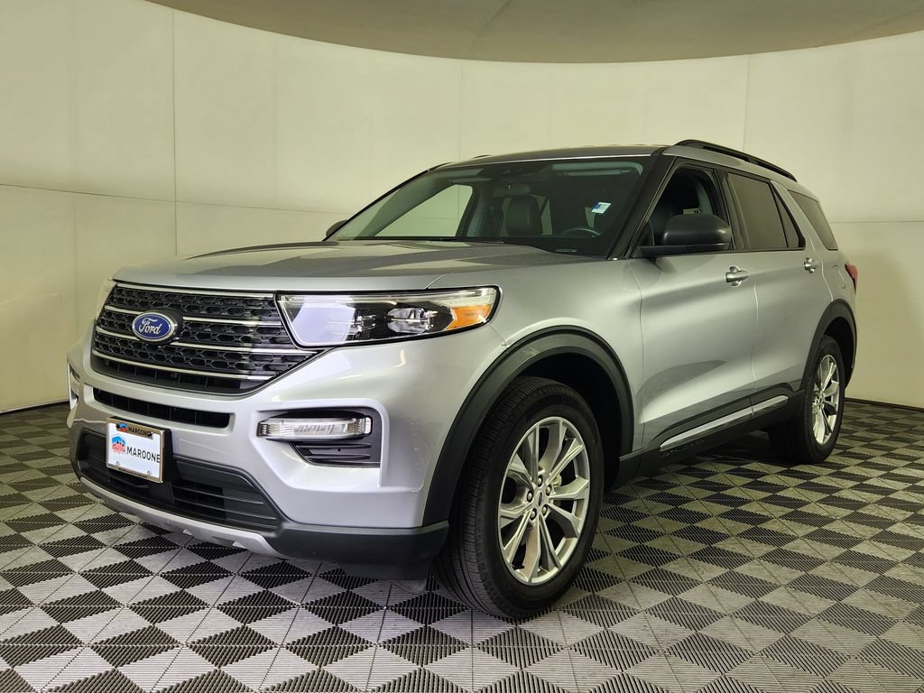Used 2024 Ford Explorer XLT w/ Equipment Group 202A AWD/4WD image 3