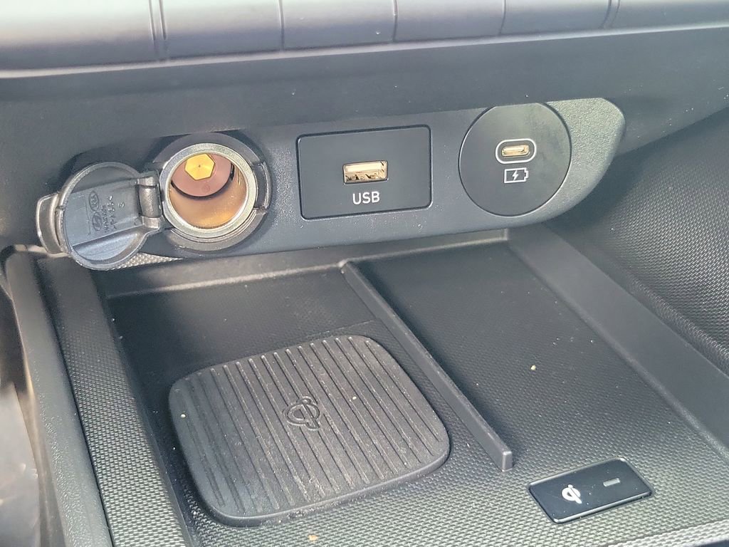 Used 2025 Hyundai Elantra Sport image 12