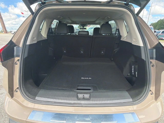 Used 2024 Nissan Rogue SV w/ SV Premium Package FWD image 18