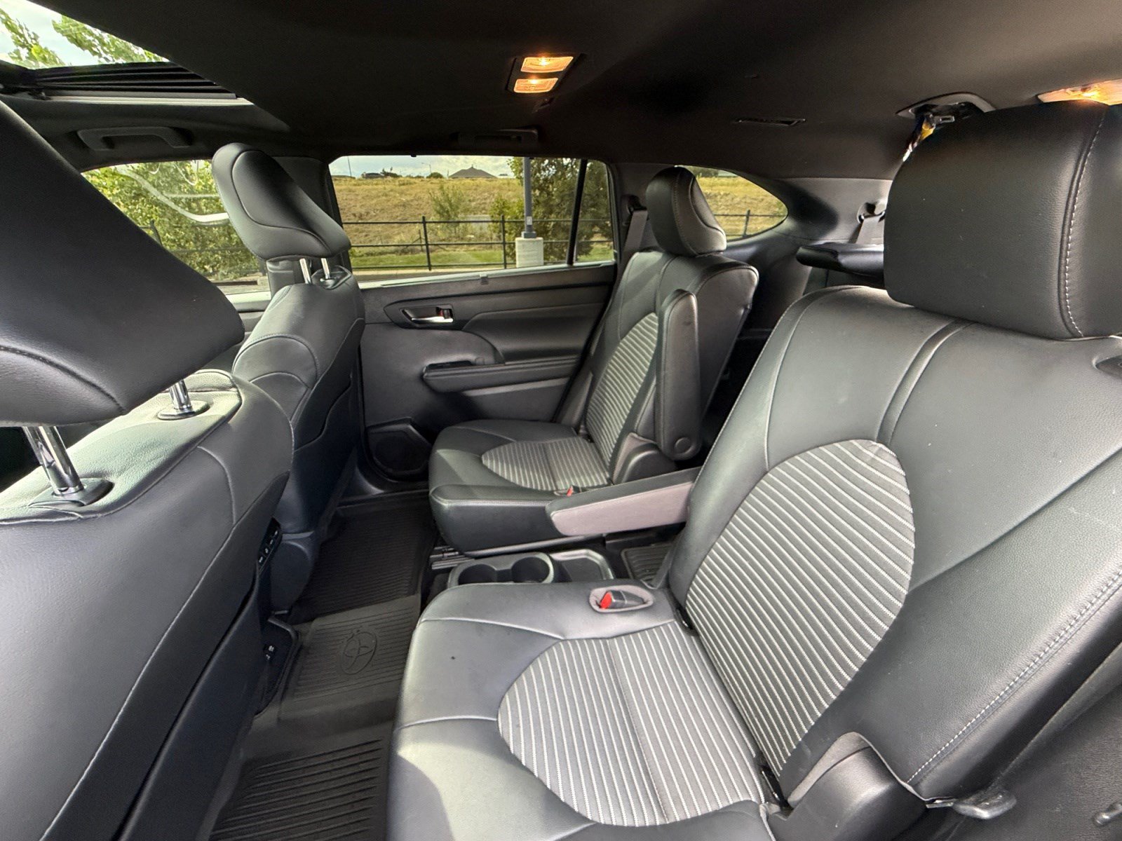 Used 2021 Toyota Highlander XSE AWD/4WD image 17