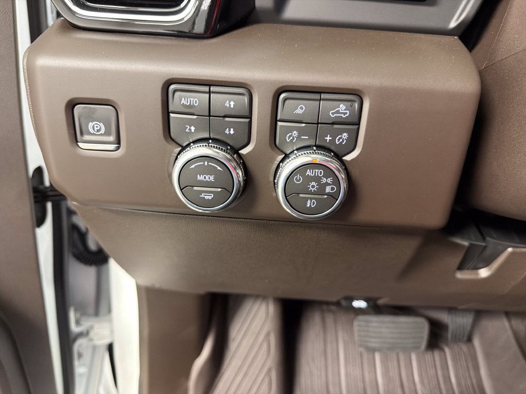 New 2026 GMC Sierra 3500 Denali w/ Denali Reserve Package AWD/4WD image 32