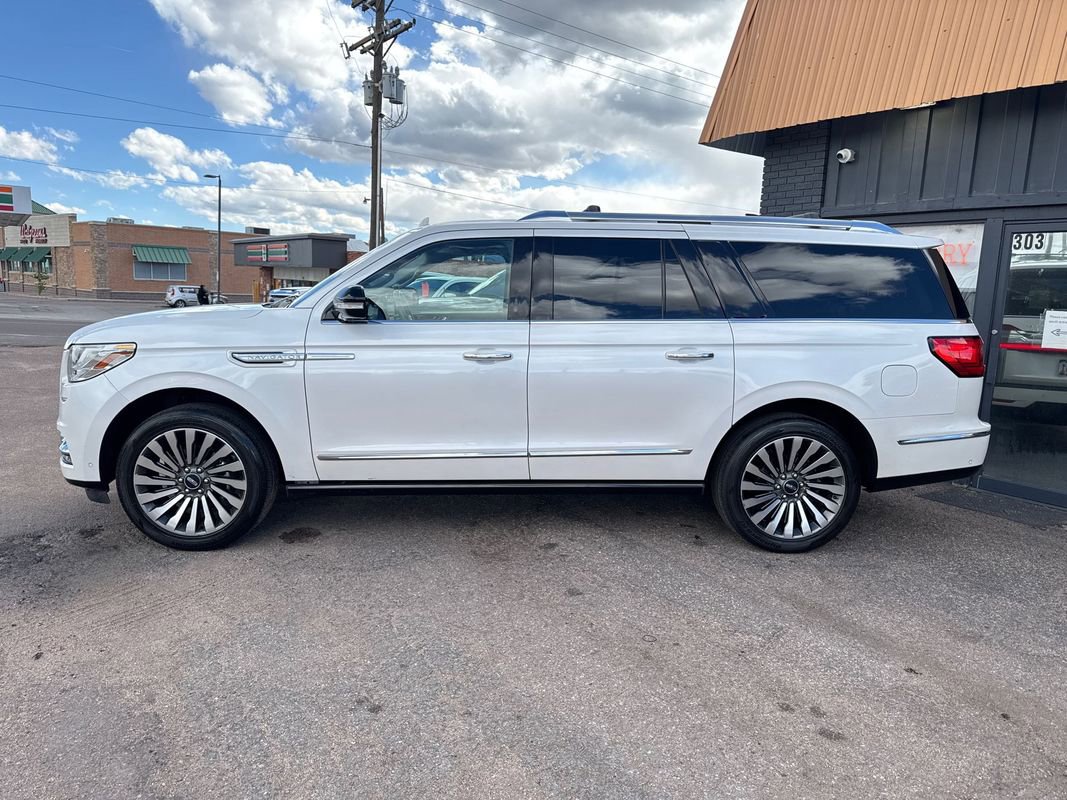 Used 2019 Lincoln Navigator L Reserve w/ Cargo Package AWD/4WD image 3