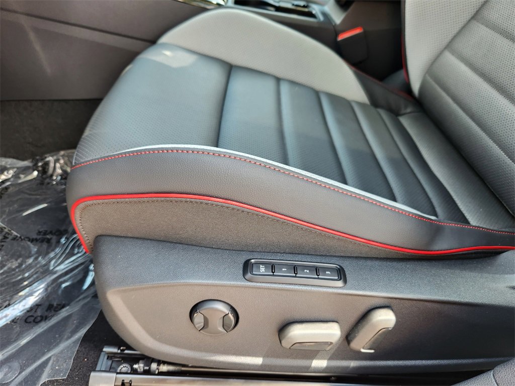 New 2025 Volkswagen GTI SE image 7