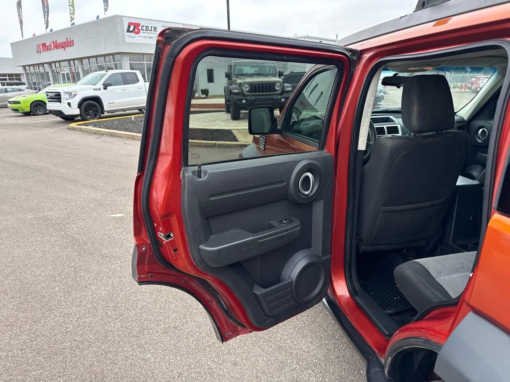 Used 2007 Dodge Nitro SXT image 15