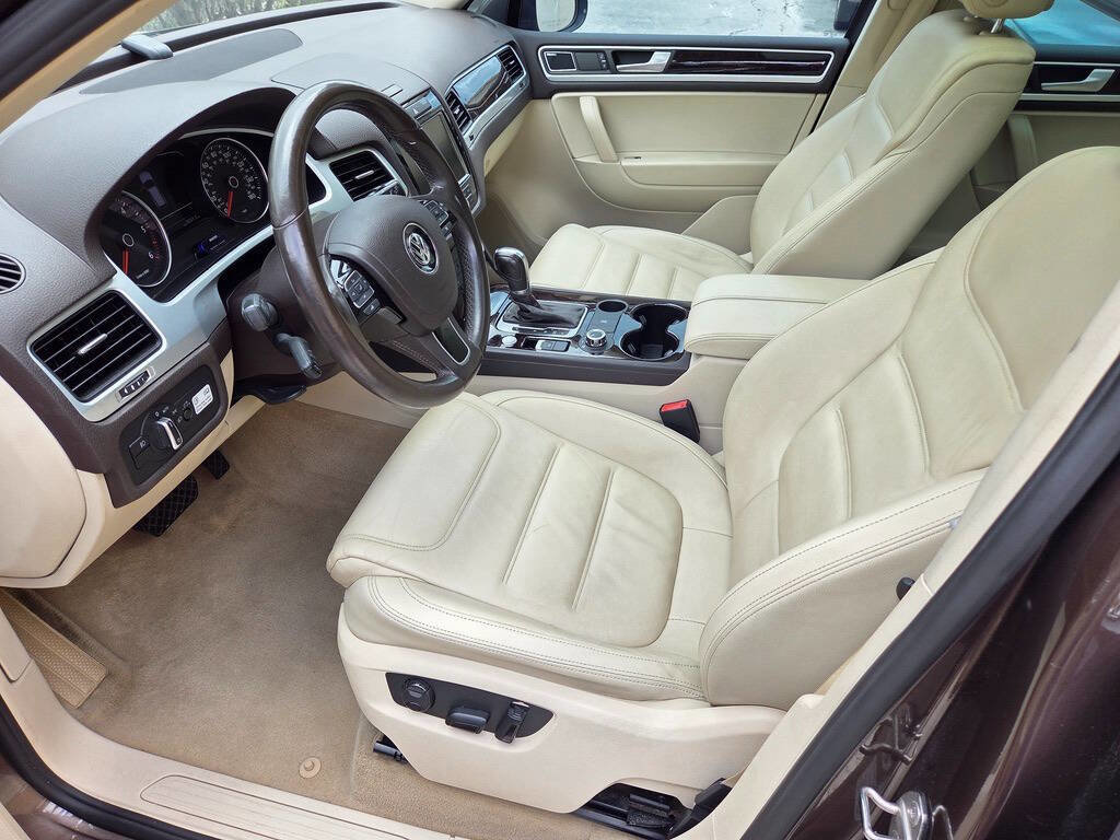 Used 2013 Volkswagen Touareg Executive AWD/4WD image 15