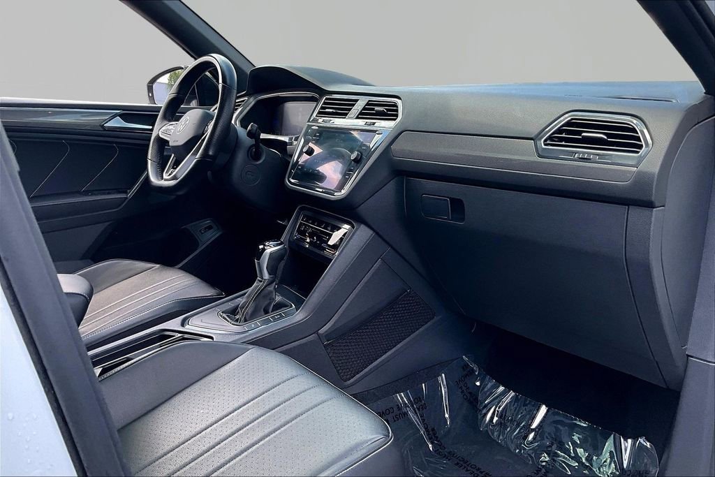 Used 2022 Volkswagen Tiguan SE R-Line image 26