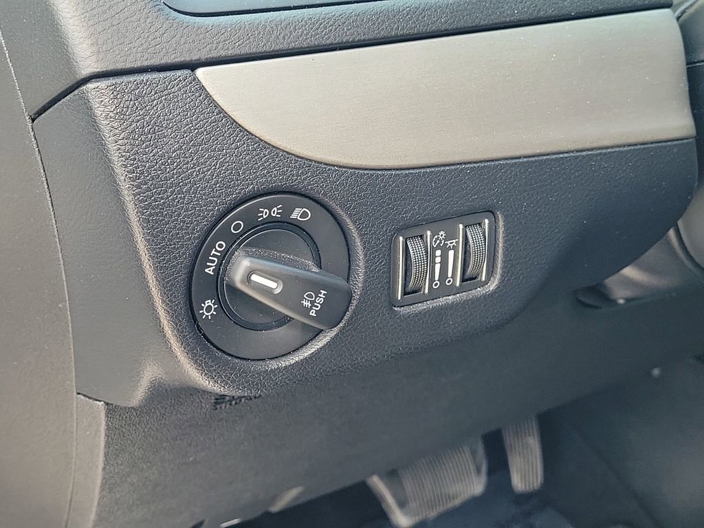 Used 2018 Dodge Grand Caravan GT image 24