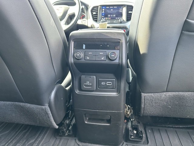 Used 2023 GMC Acadia SLT w/ Technology Package image 14
