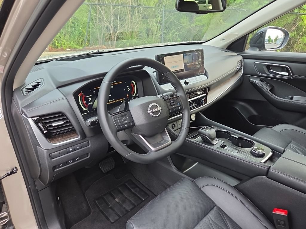 Used 2026 Nissan Rogue Platinum w/ Platinum Premium Package AWD/4WD image 16