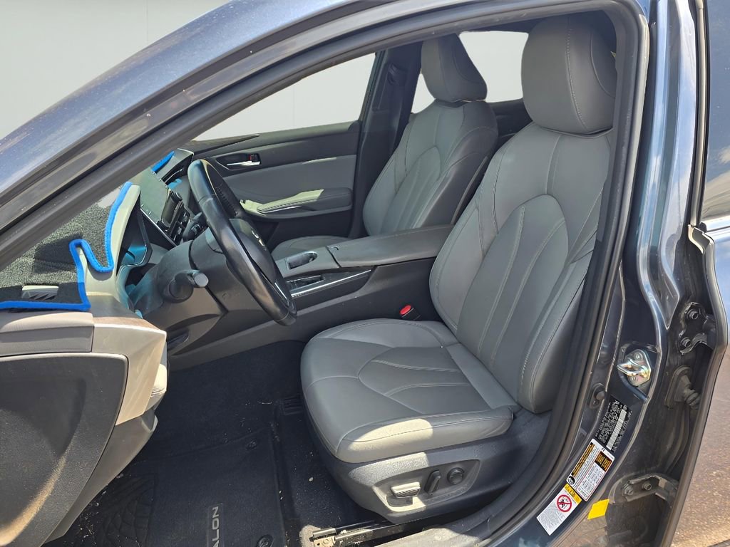 Used 2019 Toyota Avalon XLE w/ Carpet Mat Package FWD image 10