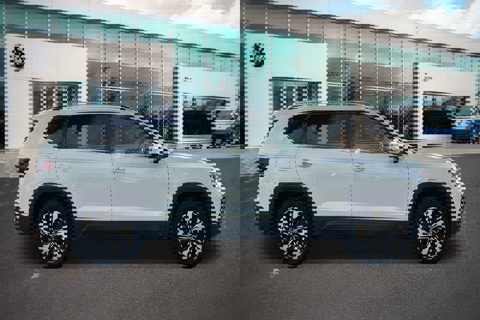 Used 2025 Volkswagen Taos SE image 4