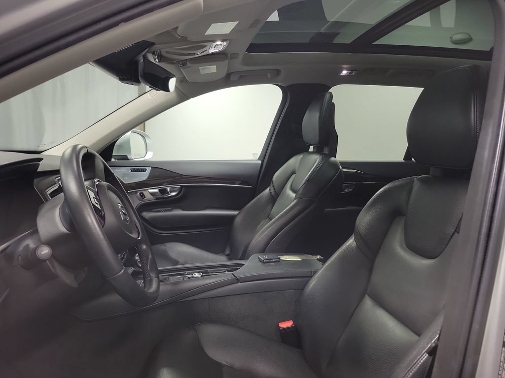 Used 2018 Volvo XC90 T6 Momentum w/ Convenience Package AWD/4WD image 16