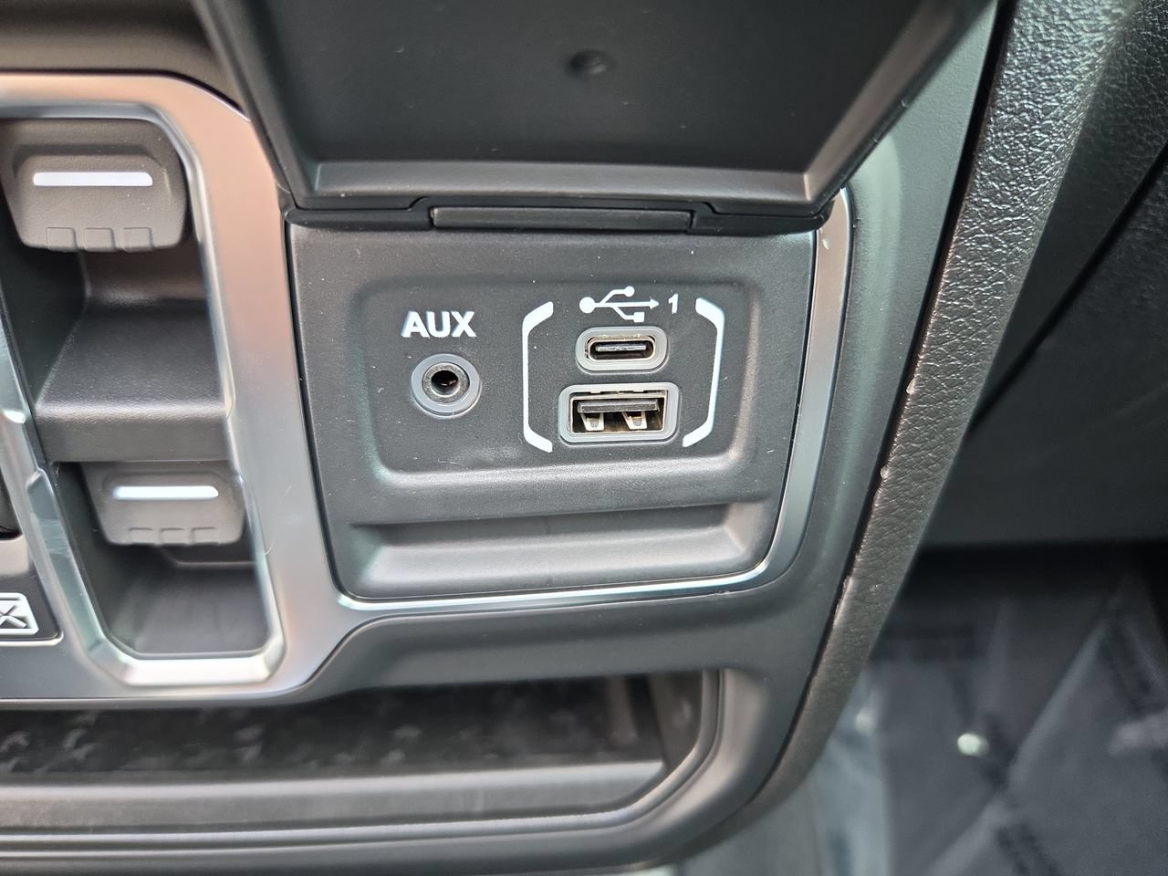 New 2027 Jeep Wrangler Unlimited Sahara AWD/4WD image 11